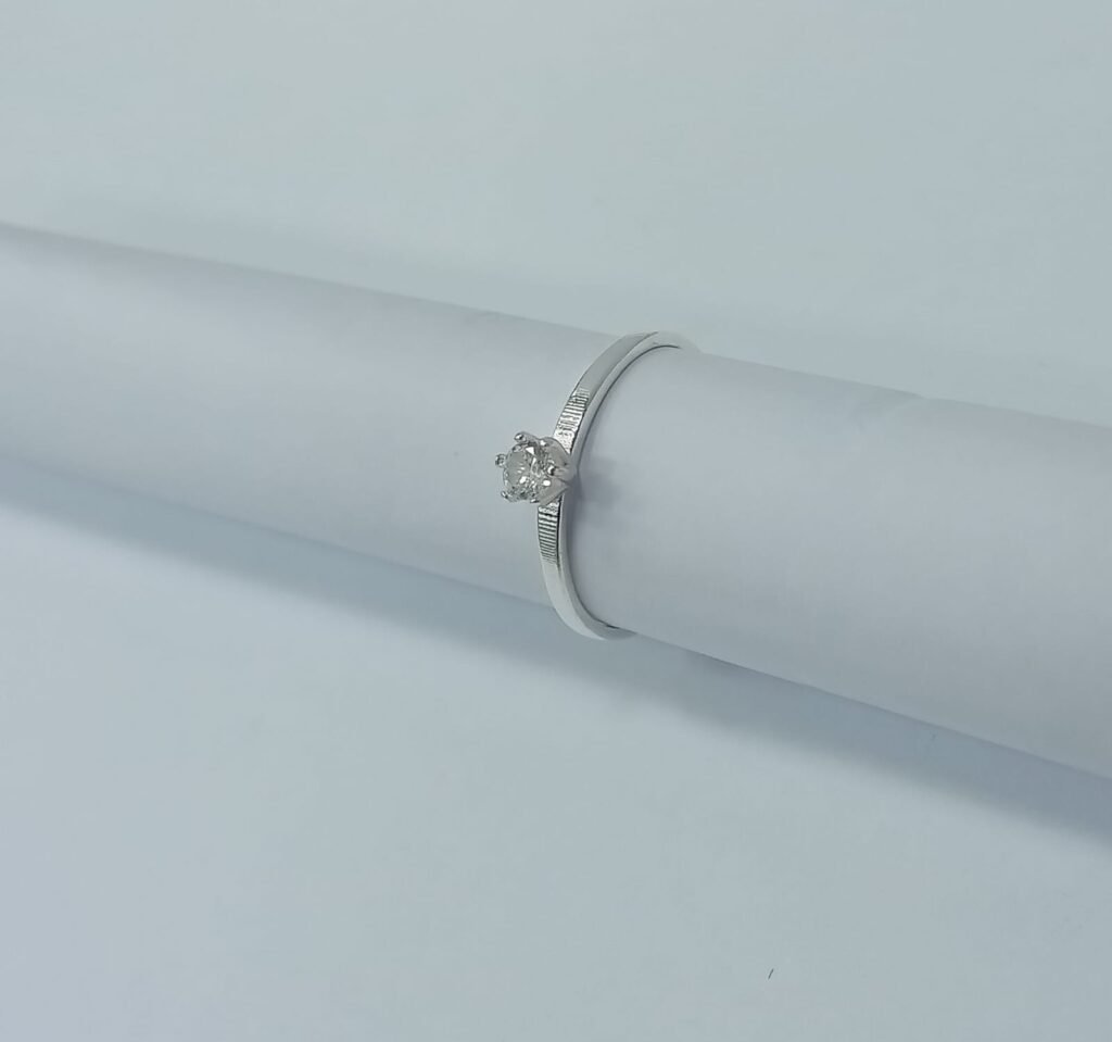 ANEL SOLITÁRIO EM PRATA 925- 105002