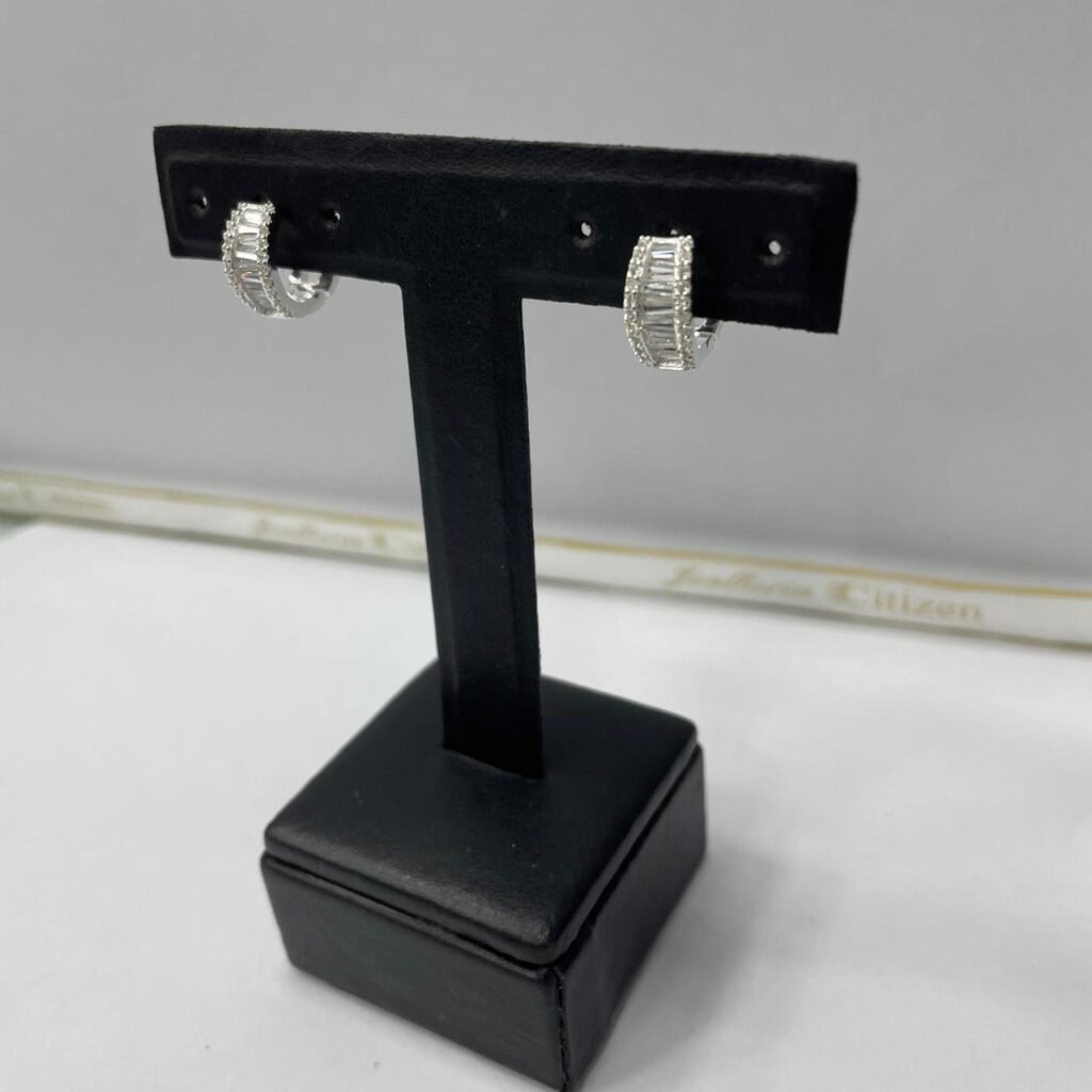 ARGOLA EM PRATA 925 COM ZIRCÔNIAS- 105354