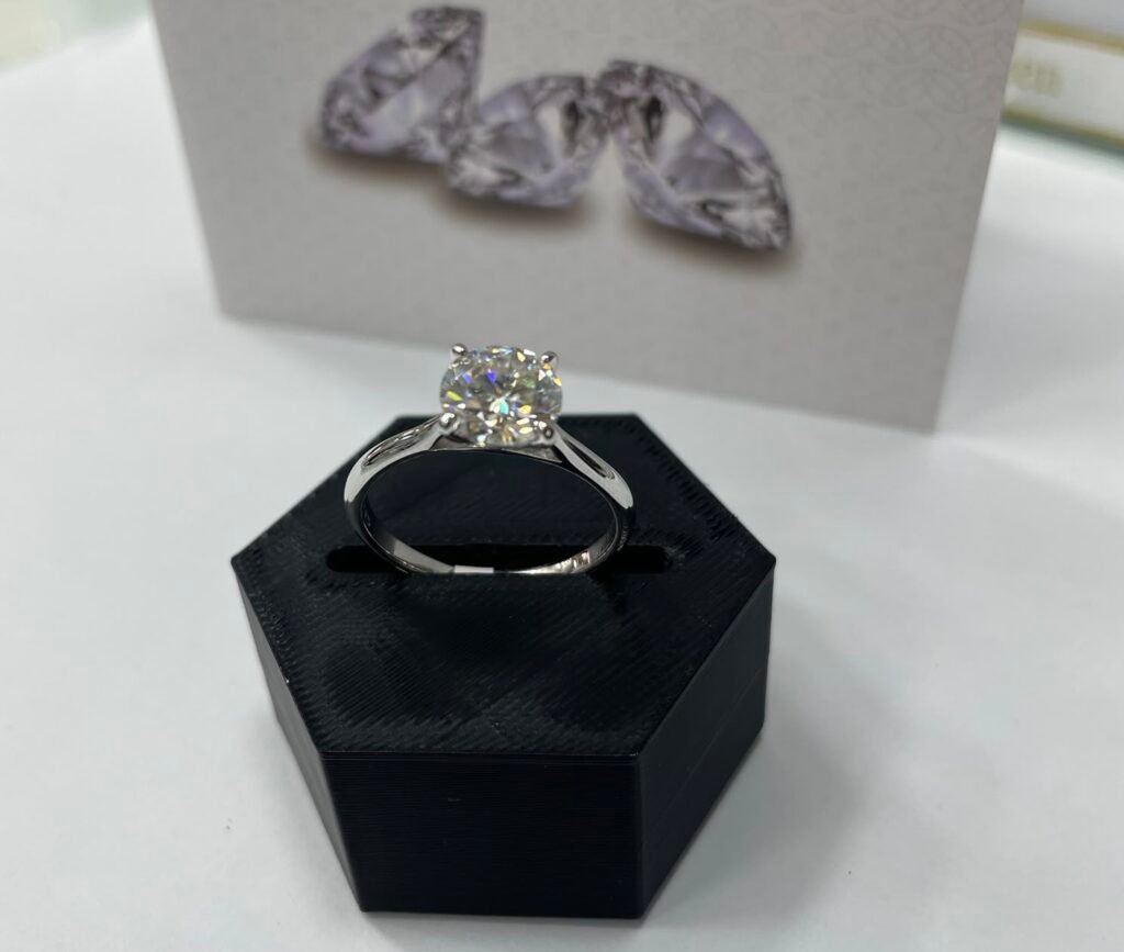 ANEL SOLITÁRIO PRATA 925 COM MOISSANITE- 1185101149018950