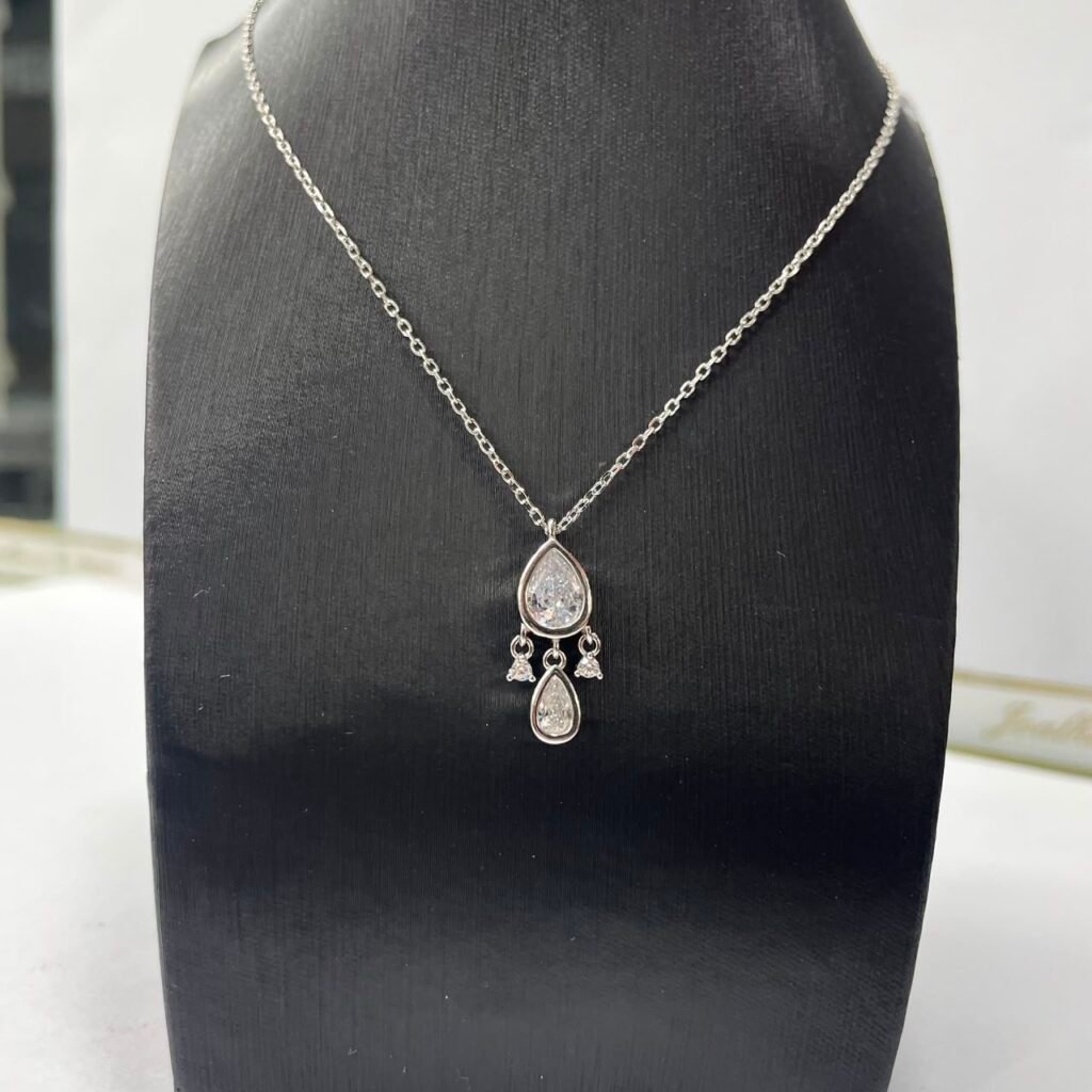 COLAR GOTA PENDULO COM PEDRA ZIRCÔNIA-30205971601540