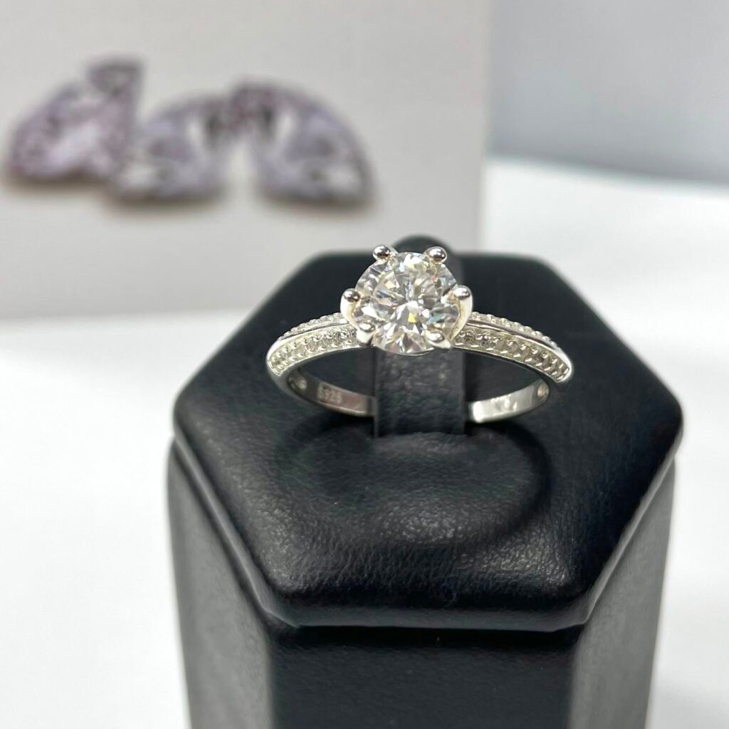 ANEL SOLITÁRIO PRATA 925 COM MOISSANITE- 41100149-SL