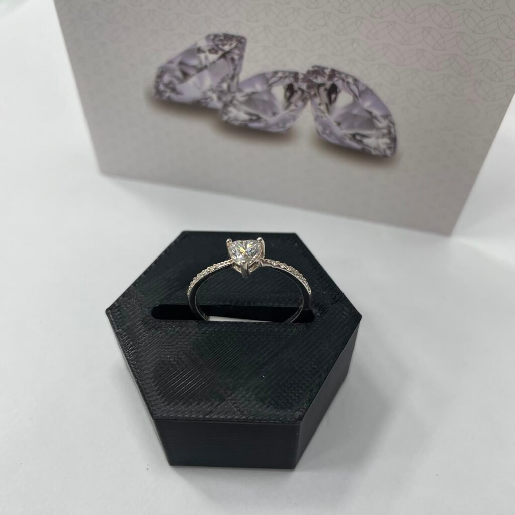 ANEL SOLITÁRIO EM PRATA 925 COM MOISSANITE- 474099-AN