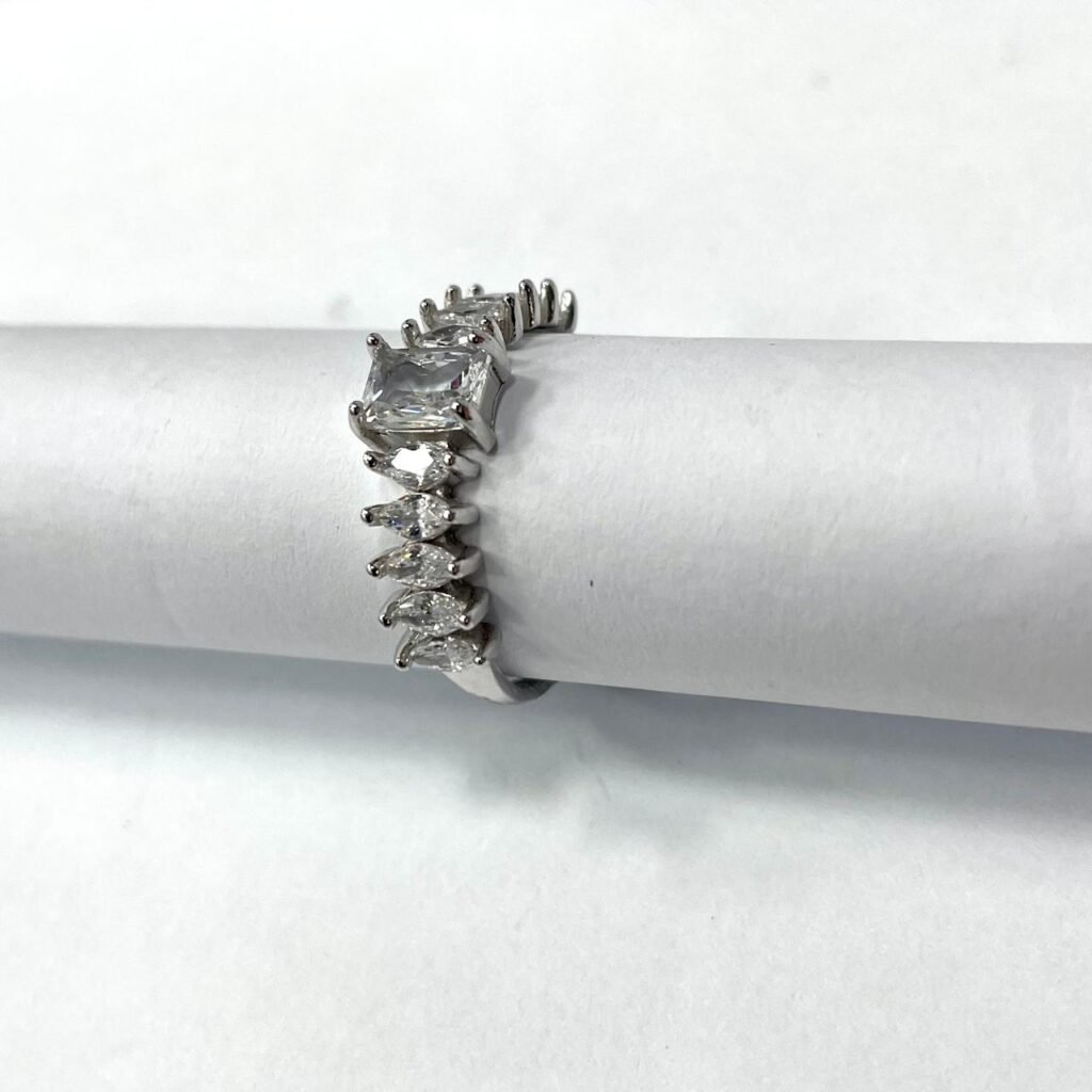ANEL CRAVEJADO DE ZIRCÔNIAS EM PRATA 925- 97437-01